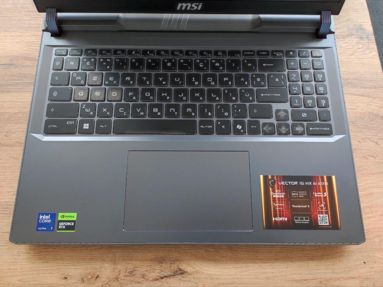 MSI Vector 16 HX AI A2XWHG RTX 5070Ti/U7 255HX/16GB/1TB Win.11 - Зображення 7
