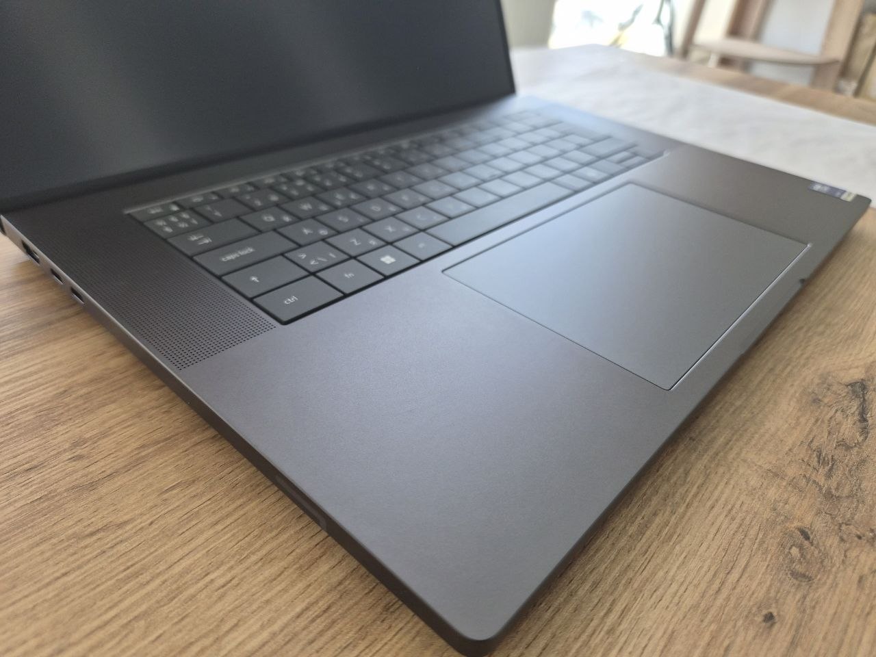 Dell Pro Precision 7 16 PW716260 FHD 120Hz NVIDIA RTX PRO 2000/U7 366H/32GB/512GB WIn.11 - Зображення 6